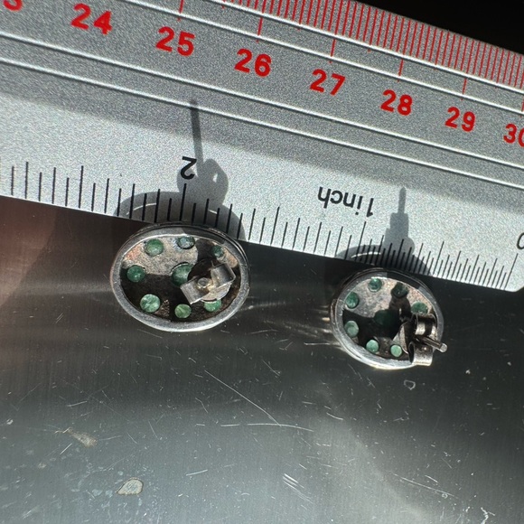 Natural emerald and ( Sterling silver?) earrings - Picture 8 of 16